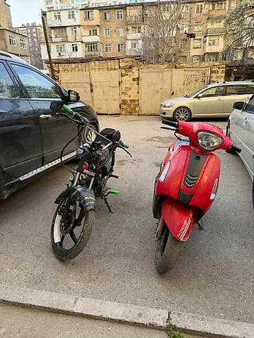 Qırmızı rəngli şəhər skuter/moped – ZIGZAG brend markinqi ilə