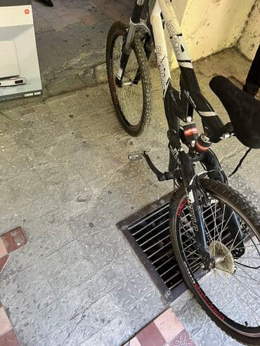 cube velosiped baku: İşlənmiş Şəhər velosipedi 26", sürətlərin sayı: 32, Ödənişli çatdırılma — 2