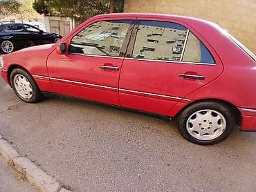 mercedes e class: Mercedes-Benz C 180: 1.8 l | 1996 il Sedan — 4