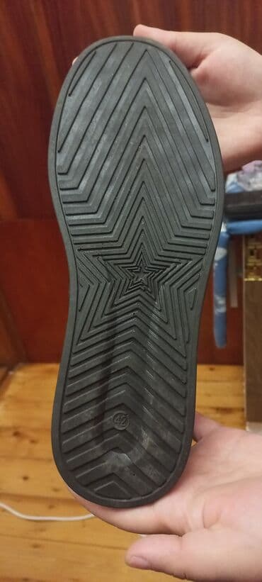 Women's Sneakers and athletic shoes: Məhsul: Kişi loaferi - Rəng: qara - Üst hissə: pullu naxışlı parlaq — 2