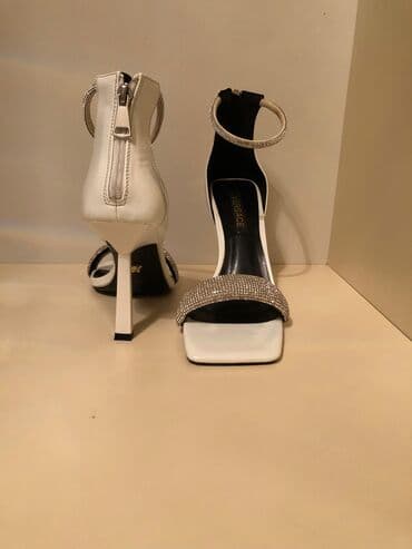 туфли новая не одевала не разу: 39razmer 38ədə gedir 1dəfə geyinilib 70alınıb. Markadır. 28azna — 2
