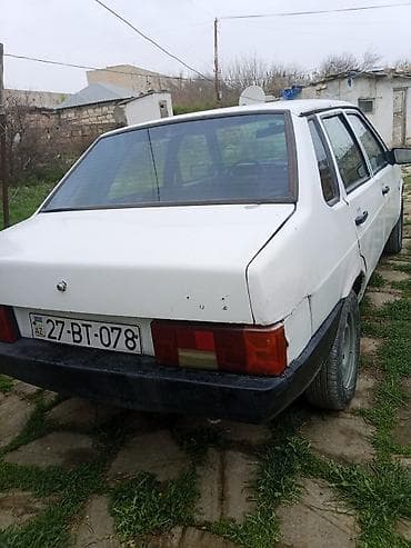 VAZ 21099, ağ rəng, sedan kuzov. Xüsusiyyətlər: - Kuzov: 4 qapılı lalafo.az -da VAZ 21099, ağ rəng, sedan kuzov. Xüsusiyyətlər: - Kuzov: 4 qapılı