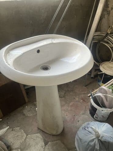 Seyflər: Pilləli piyada ayaqlı əl-üz yuma lavabosu - Material: sanitar — 2