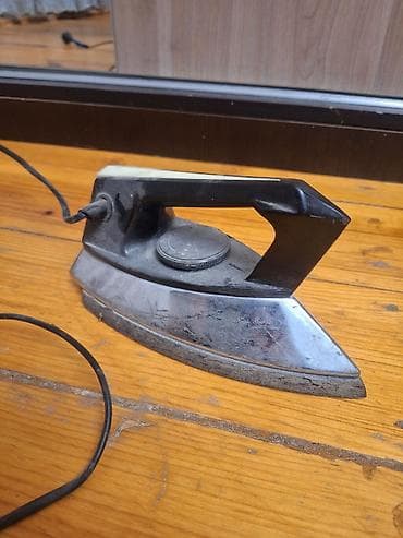 Məhsul: Elektrik ütü (sovet istehsalı) Xüsusiyyətlər: - Model