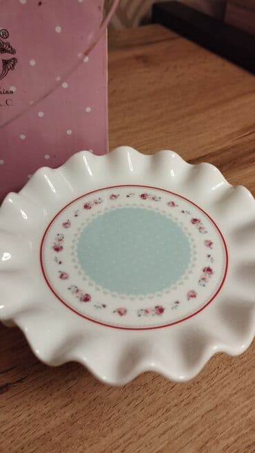 tort qab: Tort və şiriniyyat qabı — 1