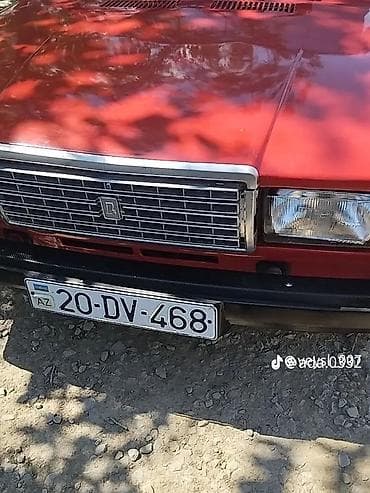 niva arxa stoplari: VAZ 2107, qırmızı rəng. - Kuzov: klassik 2107 dizaynı, xrom ön — 1