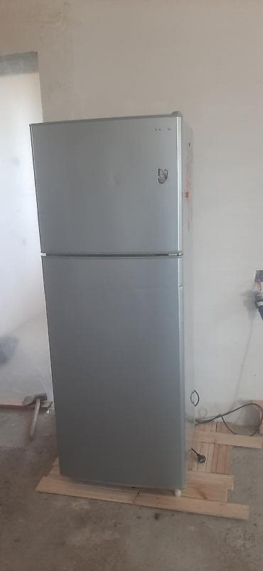 İki qapılı soyuducu (üstü dondurucu, altı soyuducu bölmə) - Korpusu