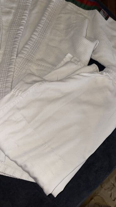 купить футбольную форму в баку: Ağ rəngdə olan Adidas judo kostyumu. Üzərində Azərbaycan bayrağının — 2