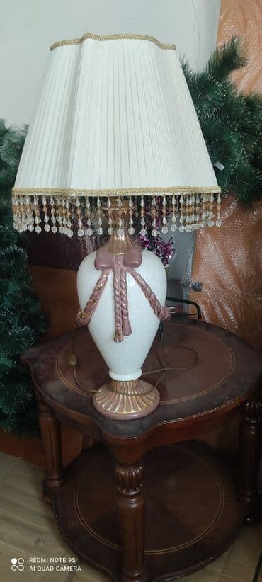 zərlər: Klassik üslubda masa lampası - Şapka: Açıq krem rəngli, pərdəvari — 1