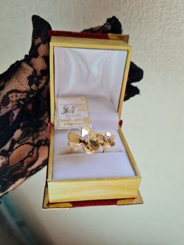 sirqalar qizil: Dəstə daxildir: Üzük, Sırğa, Sarı qızıl, 585 Əyar, 9 g — 4