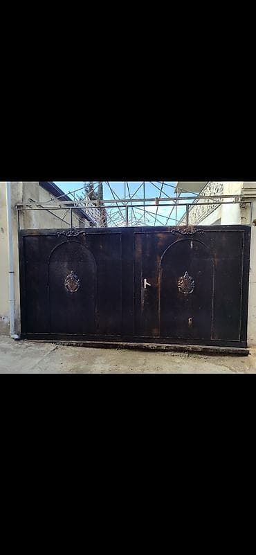 demir baklar: İşlənmiş Dəmir Həyət darvazası, Yana açılan, 4 m, Mexaniki, Qapı ilə, rəng - Qara, Kredit yoxdur, Ödənişli quraşdırma, Ünvandan götürmə — 1