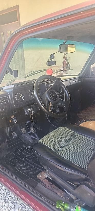 07 satsi: VAZ 2107 sedan - Kuzov: 4 qapılı sedan, al-qırmızı rəng, xrom ön və — 6