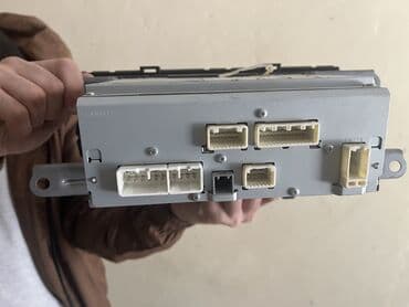 Avtomobil salonu üçün digər detallar: Original üstdən çıxma 30 kuza prius monitor hər bir şeyi işləkdir