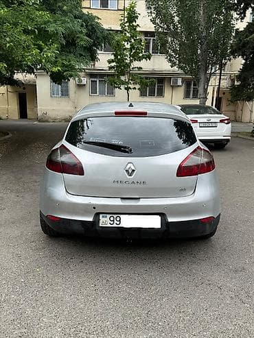 Renault Megane: 1.5 l | 2012 il 31000 km Hetçbek — 2