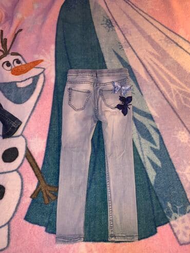 uşaq ucun geyimlər: 2-3 yash. qalin shortikler her biri 5 azn
cinsler her biri 10 azn — 4