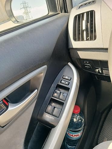 led iwiqlar: Toyota Prius: 1.8 l | 2012 il Hetçbek — 5