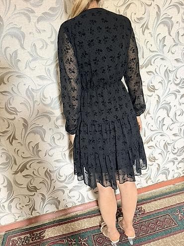 uzun bot: Qara rəngli zərif qadın donu - Model: qolsuz deyil, uzun şəffaf — 2