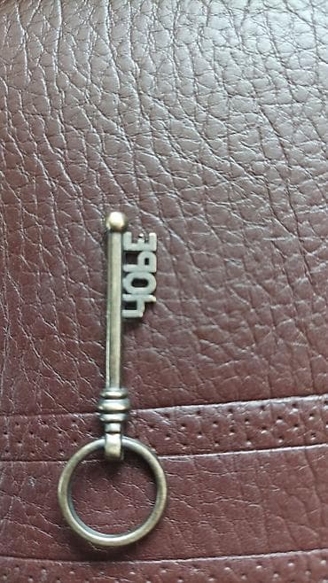 gümüş: Məhsul: Metal asqılar dəsti – “Əjdaha xəncər” və açar formalı brelok — 1