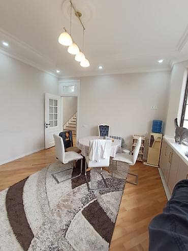 Дома: Satılır – 4 mərtəbəli fərdi yaşayış evi .Çox təcili satılır. PAKET — 9