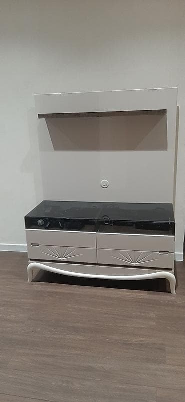 Mebel: Yeni, Düz TV altlığı, Polkalı, Şüşəli — 1