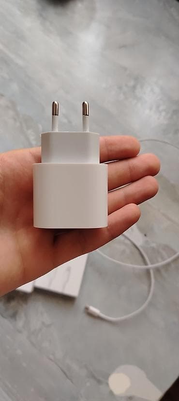 adapt: USB‑C divarlı şarj adaptoru və USB‑C – Lightning kabeli dəsti - Rəng — 1