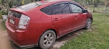 Toyota Prius (2-ci nəsil) hibrid hetçbek - Rəng: qırmızı - Kuzov: 5