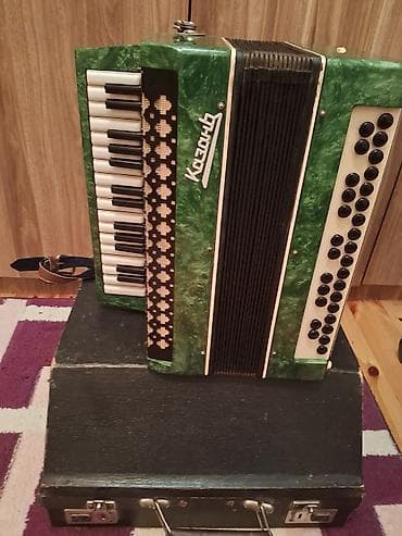 9 dollar nece manatdir: Akustik Akkordeon — 2