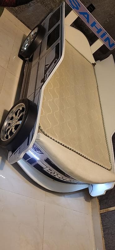 3d defter: Uşaq maşın-formalı çarpayı - Dizayn: SUV avtomobil üslubunda korpus — 2
