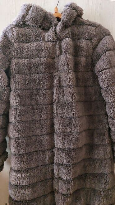 ust geyimləri: Qadınlar üçün faux kürk materialından hazırlanmış uzun qolları və — 1