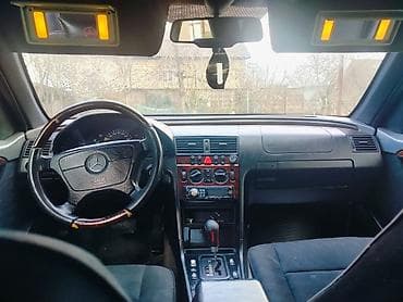 Mercedes-Benz C-Class: 1.8 l | 1995 il Sedan