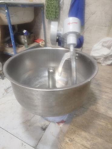 25kq xəmir yoğuran satılır 900m alınıb 600 satılır təzədi bir ay