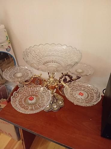 Klassik üslubda çoxməqsədli meyvə və şirniyyat stendi. - Material