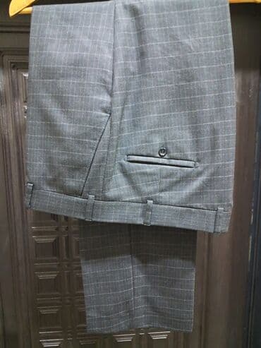yeni geyim: Demek olar ki yenidir. 54-56 razmer kishiye gedir. Klassik kostyumlar — 3