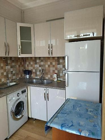 Квартиры: Elmlər metrosunun yanında, köhnə tikili, 4 mərtəbəli binanın 4-cü — 4