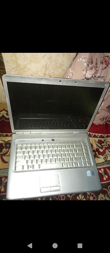 Dell Inspiron 1525 noutbuk - Ekran: 15.4" WXGA (şiroekran), üst panel