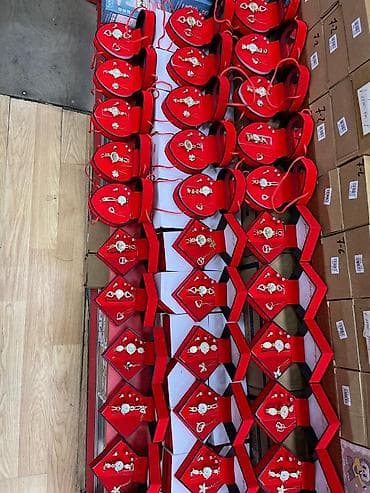 ağllı saat: === PART 1: TEXTUAL DESCRIPTION === Qadınlar üçün müxtəlif üslublarda — 1