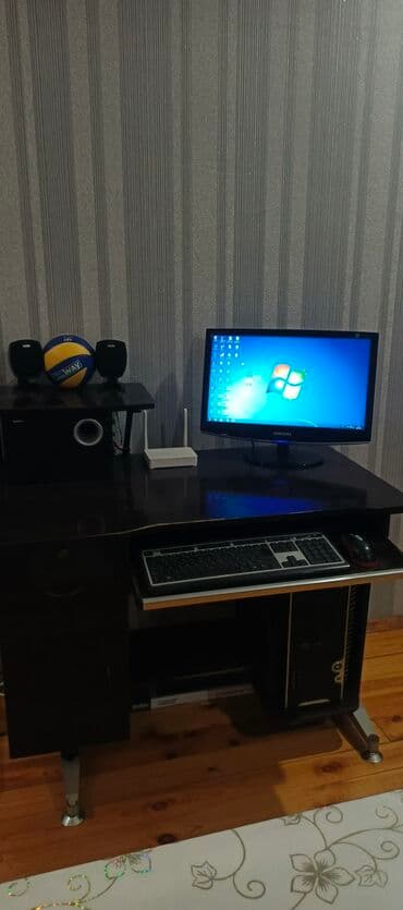 Kompüter ehtiyyat hissələri: Masaüstü kompüter dəsti Tərkib: - Sistem bloku: Intel Core2 Duo E5200 — 1