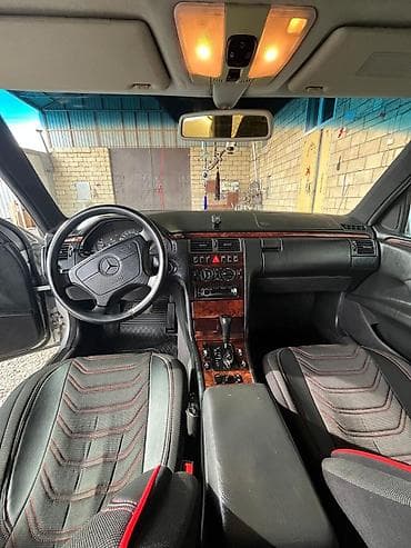 opel vectra b: Mercedes-Benz E 240: 2.4 l | 1997 il Sedan — 5