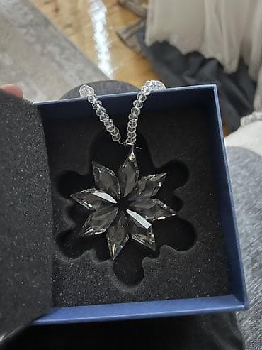 Salam hediyye edilib ORGINAL svaroviski masin ucun baha alinib