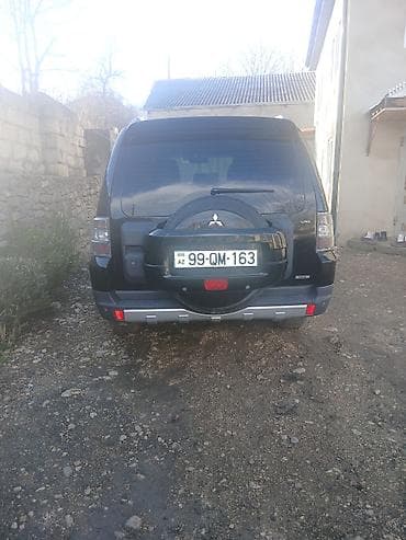 avtomobil acarları: Mitsubishi Pajero GLS, V6 benzinli SUV Xüsusiyyətlər: - Güclü V6 — 2