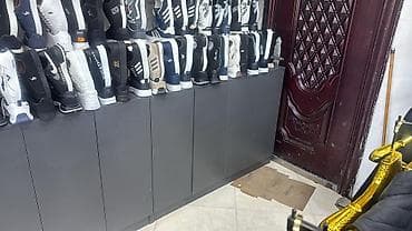 кросовки: Mağaza üçün şkaf vitirini. qiymətdə razılaşma var. 3 şkafdan ibarətdi — 2