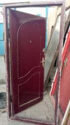 2 metr uzunluğu 90 sm eni qalın seyf qapıdır yaxşı vəziyyətdədir