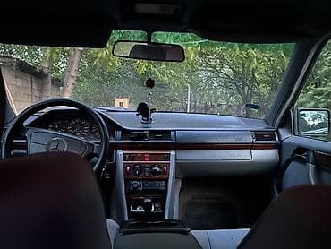 daewoo matiz 2019: Mercedes-Benz E-Class W124 sedan - Kuzov: sedan, tünd mavi rəng - — 2