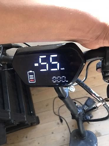 yürüş: Elektrik skuter - LED displeyli idarə paneli: sürət, batareya — 2