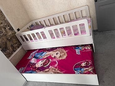 termo tek: Uşaq üçün ikiqat çarpayı – çıxarılan alt yataqlı model. Real alıcıya — 2