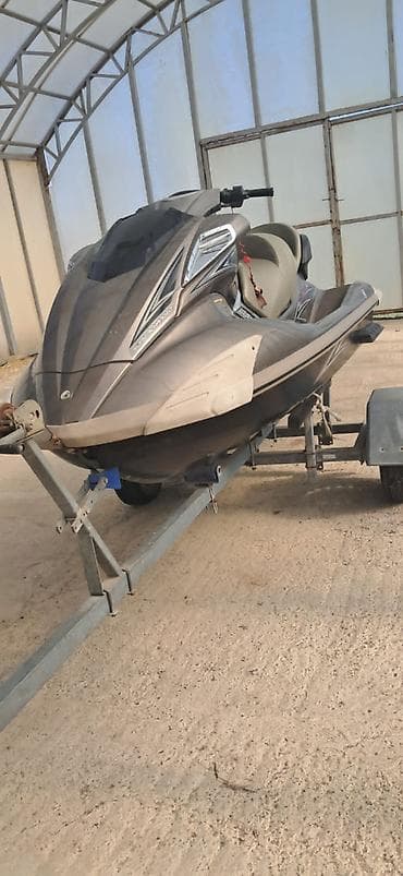 su masni: Yamaha WaveRunner SHO hidroskuteri, treyler ilə birlikdə - — 3