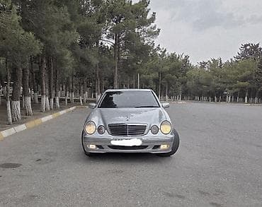 Mercedes-Benz E-Class sedan (W210, gümüşü rəng) Xüsusiyyətlər: -