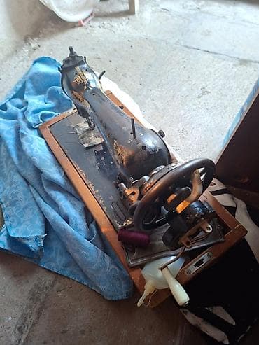 qedim pullar: Məhsul: Köhnə tip mexaniki tikiş maşını Təsvir: - Klassik quruluşlu — 2