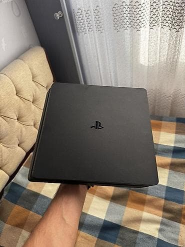 Sony PlayStation 4 Slim oyun konsolu 2 pult verilir Xüsusiyyətlər: - — 1