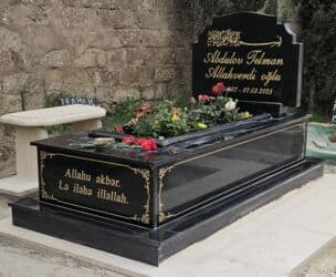 ищу сиделку для пожилой женщины: Büstlərin düzəlməsi .
mızarüstu daşların yığılması — 2